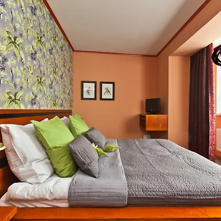 Oasis 4* Прага